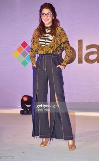 Anushka Sharma feet photo thumbnail