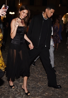 Kendall Jenner feet photo thumbnail