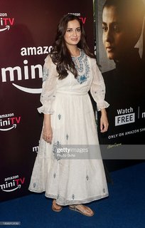 Dia Mirza feet photo thumbnail