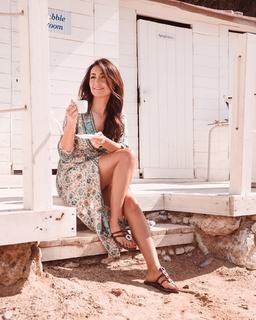 Caterina Balivo feet photo thumbnail