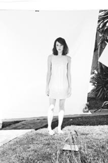 Aubrey Plaza feet photo thumbnail