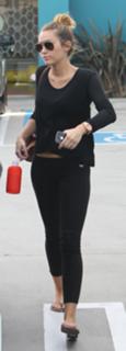 Miley Cyrus feet photo thumbnail