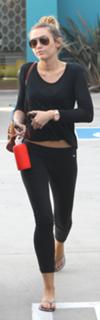 Miley Cyrus feet photo thumbnail