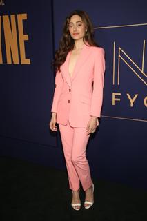 Emmy Rossum feet photo thumbnail