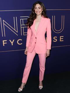 Emmy Rossum feet photo thumbnail