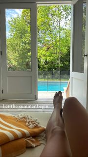 Lea Michele feet photo thumbnail