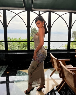 Kylie Jenner feet photo thumbnail
