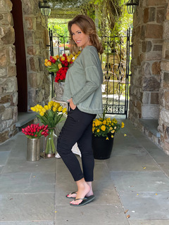 Lisa Robertson feet photo thumbnail
