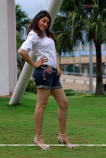 Hansika Motwani feet photo thumbnail