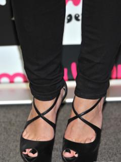 Demi Lovato feet photo thumbnail