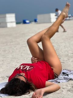 Claudia Romani feet photo thumbnail