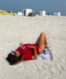 Claudia Romani feet photo thumbnail