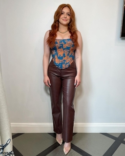 Ariel Winter feet photo thumbnail