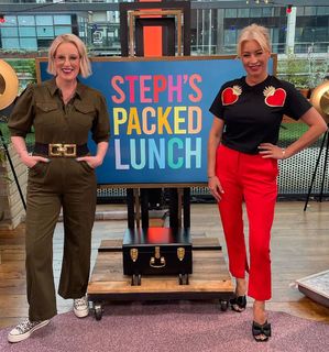 Denise Van Outen feet photo thumbnail