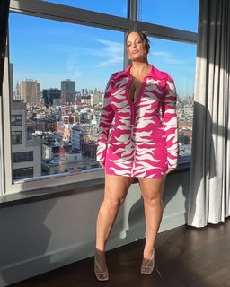 Ashley Graham feet photo thumbnail