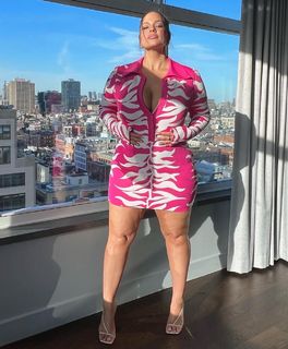 Ashley Graham feet photo thumbnail