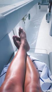 Joy Taylor feet photo thumbnail
