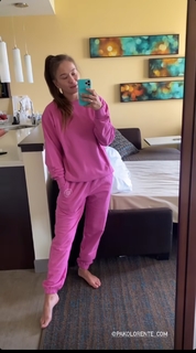 Karolina Kowalkiewicz feet photo thumbnail