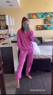 Karolina Kowalkiewicz feet photo thumbnail