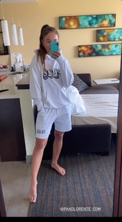 Karolina Kowalkiewicz feet photo thumbnail
