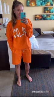 Karolina Kowalkiewicz feet photo thumbnail