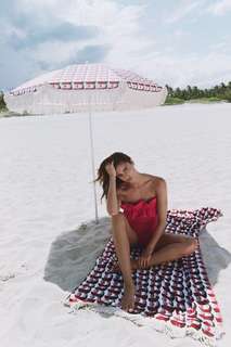 Taylor Hill feet photo thumbnail