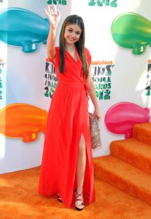 Sarah Hyland feet photo thumbnail