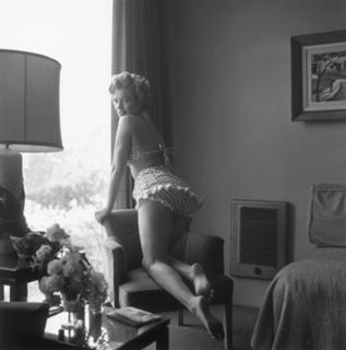 Marilyn Monroe feet photo thumbnail