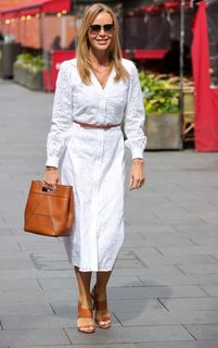 Amanda Holden feet photo thumbnail