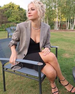Pixie Lott feet photo thumbnail