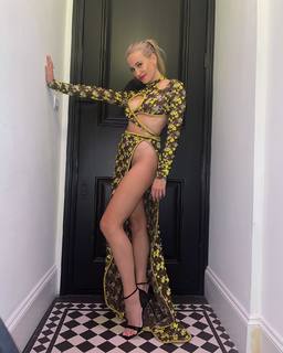 Pixie Lott feet photo thumbnail