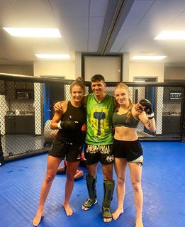 Karolina Kowalkiewicz feet photo thumbnail