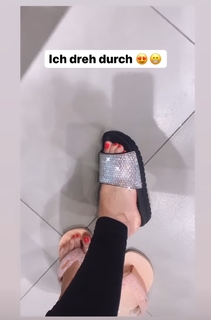 Daniela Katzenberger feet photo thumbnail
