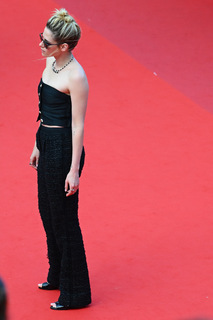 Kristen Stewart feet photo thumbnail