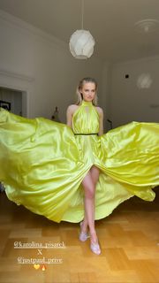 Karolina Pisarek feet photo thumbnail