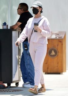 Katy Perry feet photo thumbnail