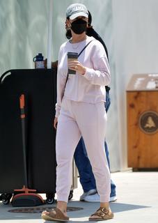 Katy Perry feet photo thumbnail
