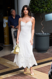 Sara Sampaio feet photo thumbnail
