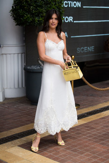 Sara Sampaio feet photo thumbnail