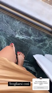Caterina Balivo feet photo thumbnail