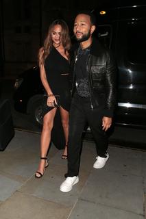 Chrissy Teigen feet photo thumbnail