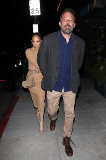 Jennifer Lopez feet photo thumbnail