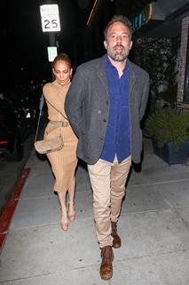 Jennifer Lopez feet photo thumbnail