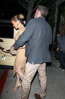 Jennifer Lopez feet photo thumbnail