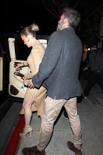 Jennifer Lopez feet photo thumbnail