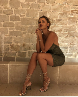 Nicole Murphy feet photo thumbnail