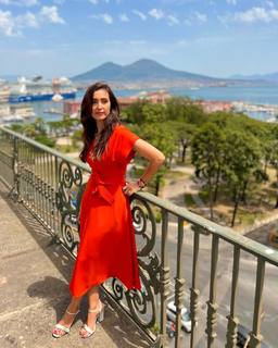 Caterina Balivo feet photo thumbnail