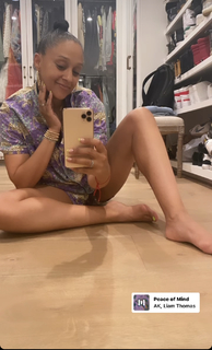 Tia Mowry feet photo thumbnail