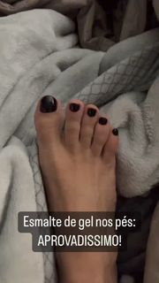 Juliana Salimeni feet photo thumbnail
