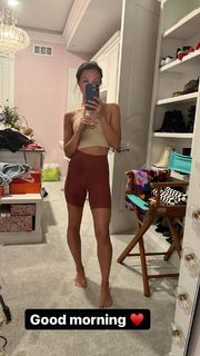 Brittney Smith feet photo thumbnail